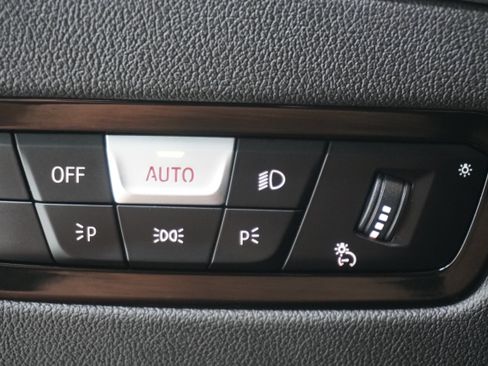Used 2025 BMW 330i xDrive Sedan w/ M Sport Package AWD/4WD image 26