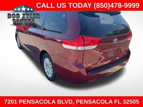 Used 2013 Toyota Sienna XLE image 1