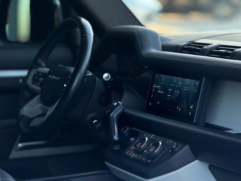 Used 2020 Land Rover Defender 110 First Edition image 12