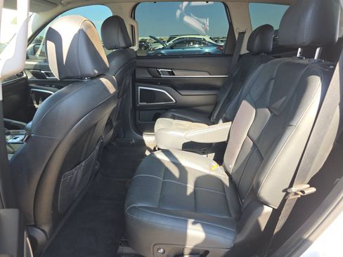 Used 2022 Kia Telluride EX w/ EX Premium Package FWD image 7