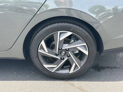 Used 2025 Hyundai Elantra Sport FWD image 18
