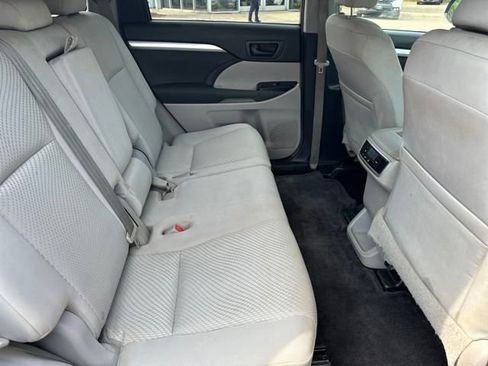 Used 2015 Toyota Highlander LE image 26