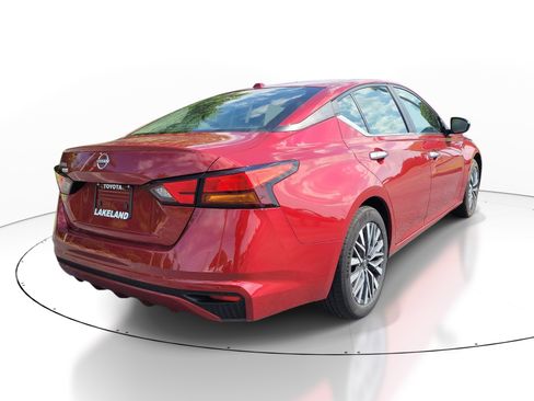 Used 2025 Nissan Altima 2.5 SV FWD image 5