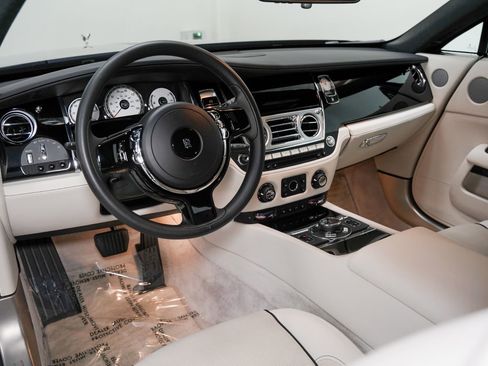 Used 2017 Rolls-Royce Wraith image 39
