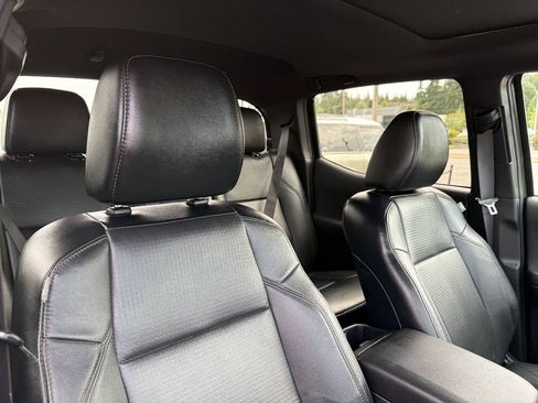 Used 2021 Toyota Tacoma TRD Off-Road w/ TRD Premium Off Road Package AWD/4WD image 23