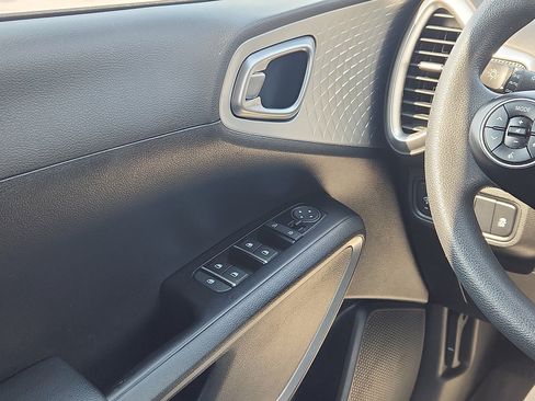 Used 2022 Kia Soul LX w/ Technology Package FWD image 12