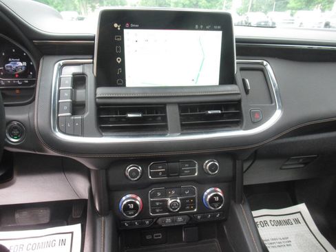 Used 2024 GMC Yukon XL AT4 w/ Technology Package AWD/4WD image 32