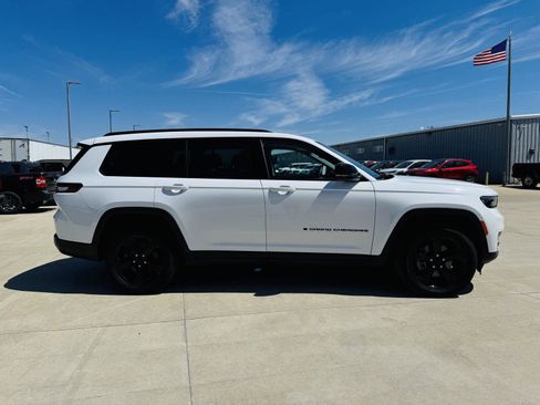Used 2023 Jeep Grand Cherokee L Limited w/ Black Appearance Package AWD/4WD image 43