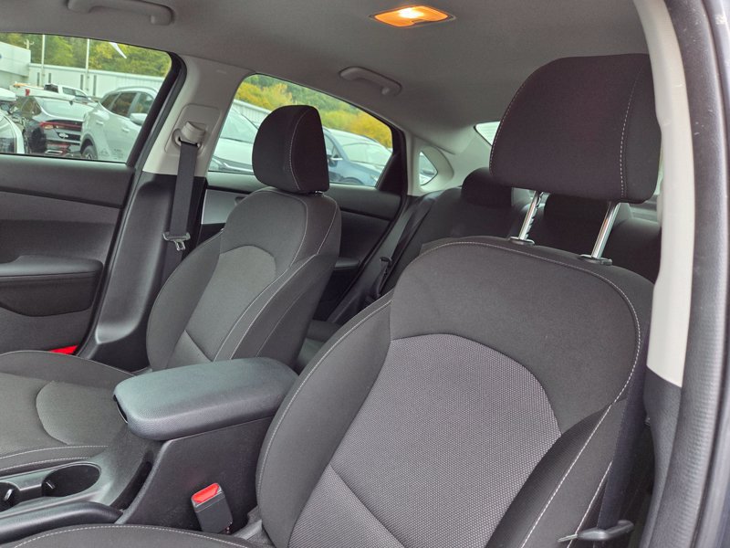 Used 2023 Kia Forte LXS w/ LXS Technology Package FWD image 10