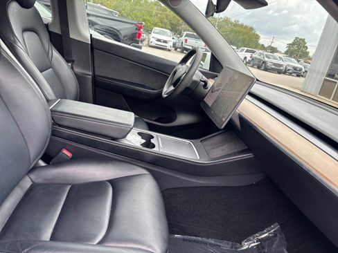 Used 2021 Tesla Model Y Long Range image 12