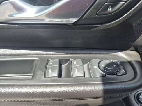 Used 2023 GMC Terrain SLT AWD/4WD image 15