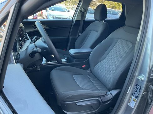 Used 2025 Kia Sportage LX image 14