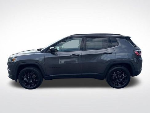 Used 2023 Jeep Compass Latitude w/ Sun and Sound Group AWD/4WD image 2