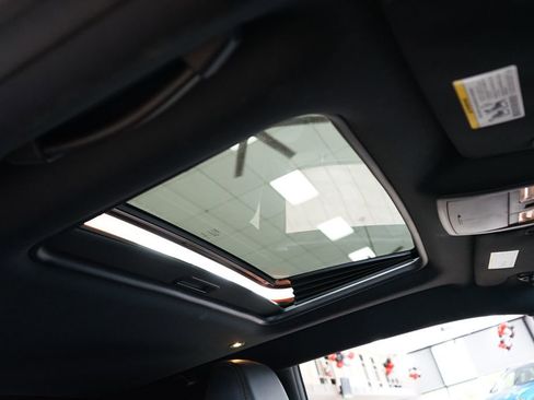 Used 2014 Dodge Challenger R/T RWD image 9