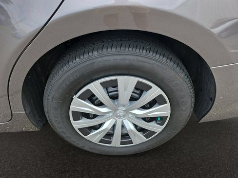 Used 2022 Toyota Camry LE FWD image 46