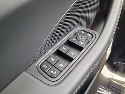 Used 2025 Porsche Macan Electric RWD image 21