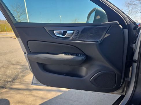 Used 2025 Volvo V60 B5 Cross Country Ultra w/ Climate Package image 19