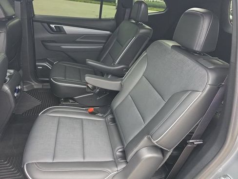 Used 2025 Buick Enclave Preferred FWD image 26