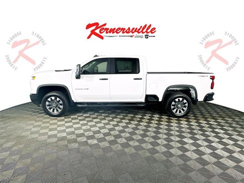 Used 2024 Chevrolet Silverado 2500 Custom w/ Custom Value Package image 4