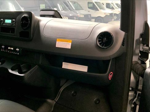 New 2025 Mercedes-Benz Sprinter 2500 image 25