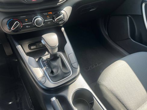 Used 2025 Kia Soul LX w/ LX Technology Package FWD image 36