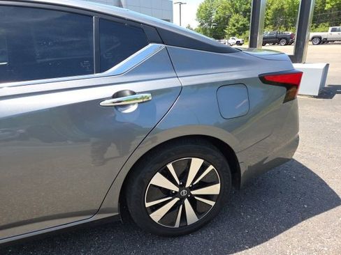 Used 2022 Nissan Altima 2.5 SV FWD image 17