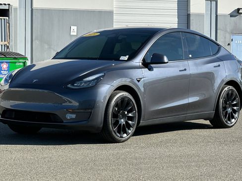 Used 2021 Tesla Model Y Long Range image 8