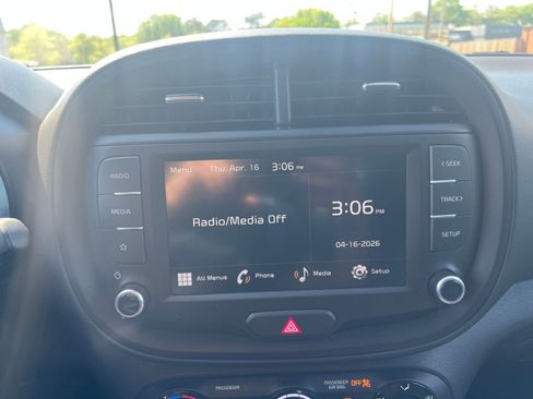 Used 2025 Kia Soul LX w/ LX Technology Package FWD image 20