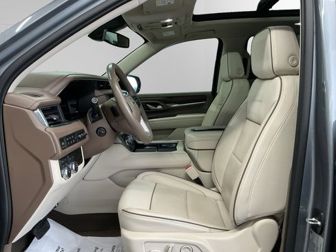 Used 2022 GMC Yukon XL Denali AWD/4WD image 9