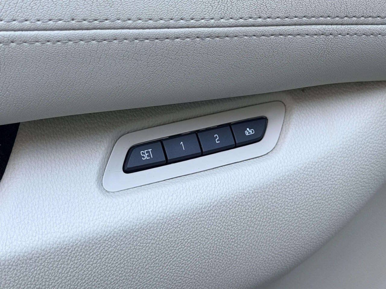 Used 2016 Cadillac Escalade Luxury AWD/4WD image 20