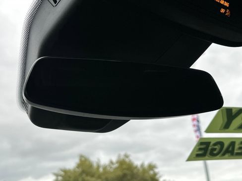 Used 2024 Cadillac XT4 Premium Luxury image 25