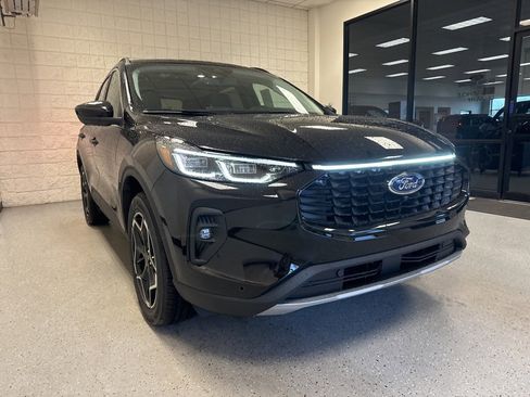 New 2026 Ford Escape Platinum w/ Premium Technology Package image 9