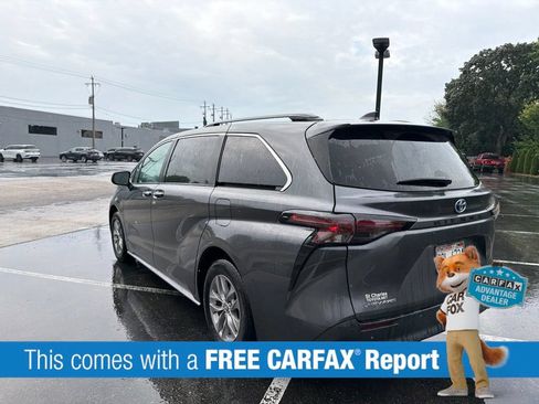 Used 2025 Toyota Sienna XLE AWD/4WD image 3