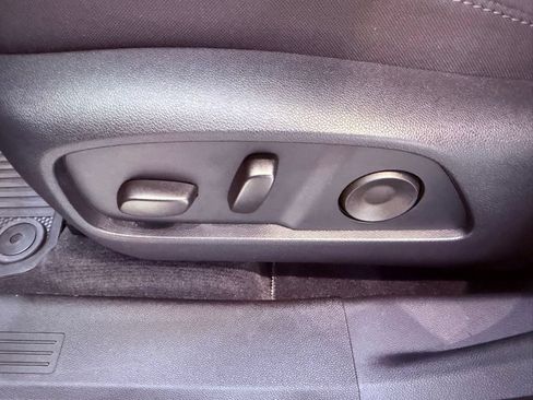 Used 2026 Chevrolet Equinox LT w/ Convenience Package II FWD image 20