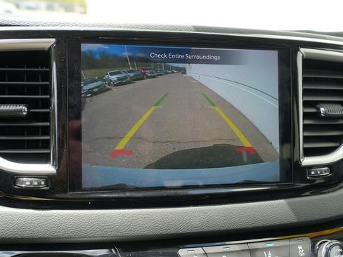 Used 2023 Chrysler Pacifica Touring-L FWD image 33