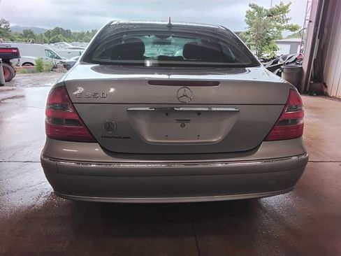 Used 2006 Mercedes-Benz E 350 Sedan image 8