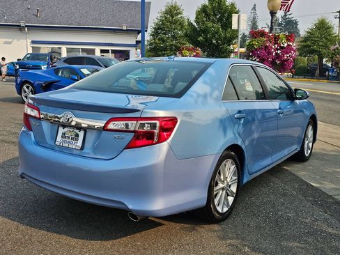 Used 2012 Toyota Camry XLE w/ Leather Pkg FWD image 5