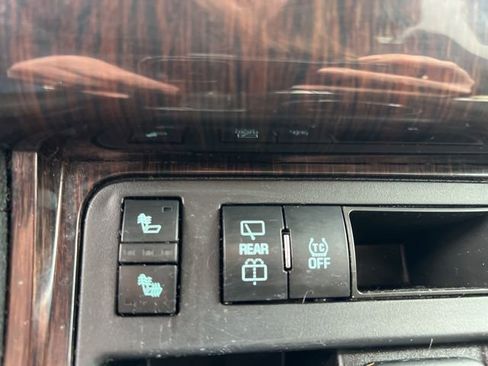 Used 2017 Chevrolet Traverse LT w/ Style and Technology Package image 20