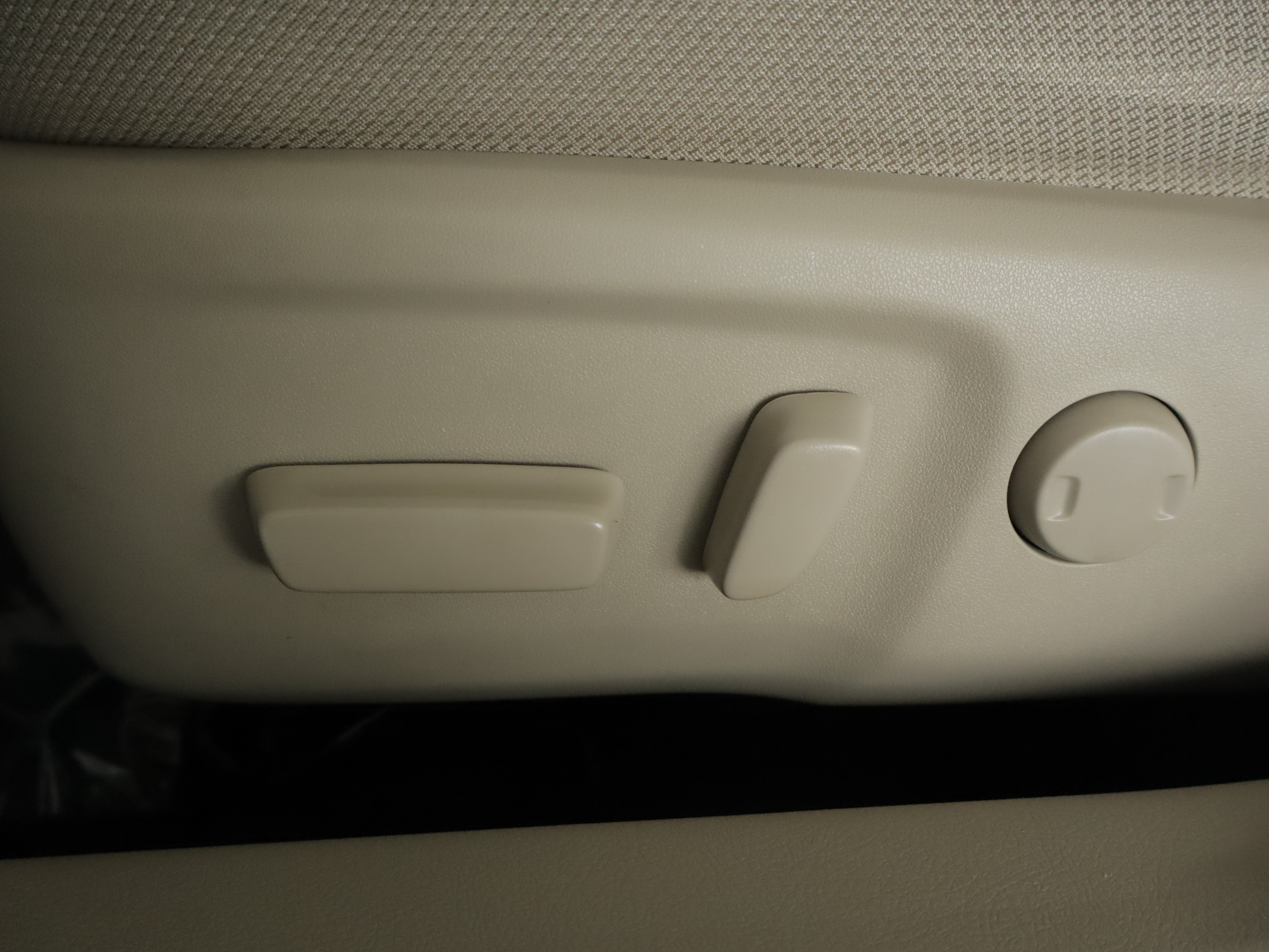 Used 2014 Toyota Camry LE FWD image 12