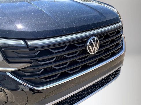 Used 2024 Volkswagen Atlas Cross Sport SE FWD image 32
