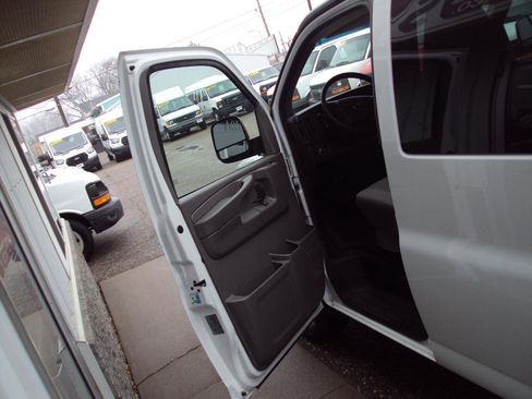 Used 2013 Chevrolet Express 1500 LT w/ LT Preferred Equipment Group AWD/4WD image 16