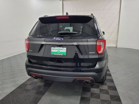 Used 2017 Ford Explorer XLT w/ Equipment Group 202A AWD/4WD image 7