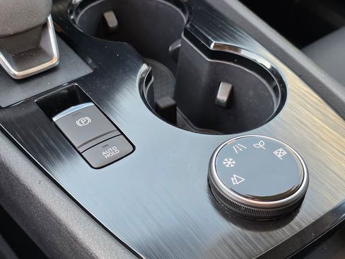 Used 2023 Nissan Rogue SV w/ SV Premium Package image 26