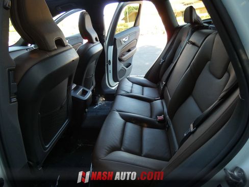 Used 2022 Volvo XC60 B5 Momentum AWD/4WD image 45