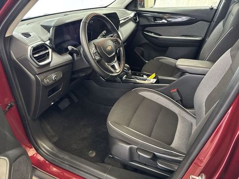 Used 2024 Chevrolet TrailBlazer LT w/ LT Cold Weather Package image 11