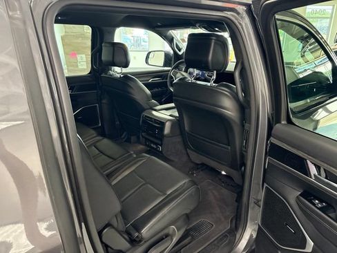 Used 2024 Jeep Wagoneer L Series III w/ Flexible Seating Group AWD/4WD image 34