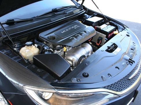 Used 2016 Chrysler 200 Limited Platinum FWD image 13