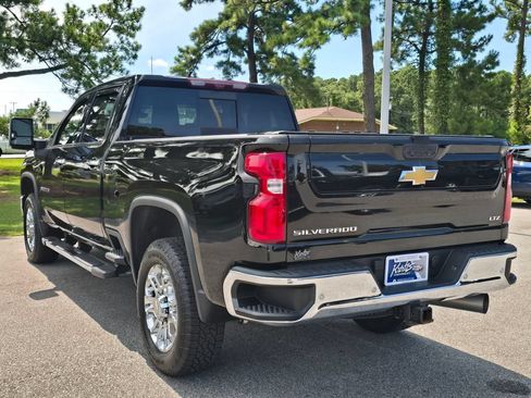 Used 2024 Chevrolet Silverado 2500 LTZ w/ LTZ Premium Package AWD/4WD image 3