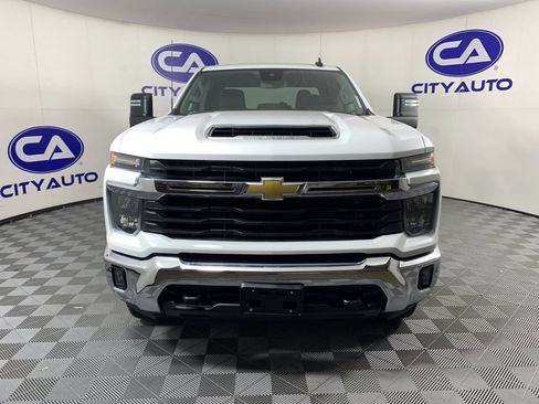 Used 2024 Chevrolet Silverado 2500 LT AWD/4WD image 9