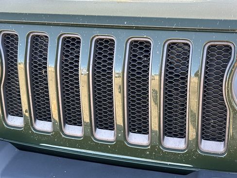 Used 2023 Jeep Wrangler Unlimited Rubicon AWD/4WD image 10
